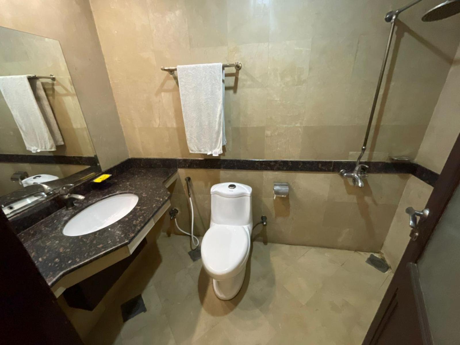 Panoramic Hotel ラホール エクステリア 写真